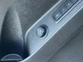  Chevrolet Equinox - Image 16