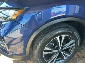  Nissan Rogue - Image 3