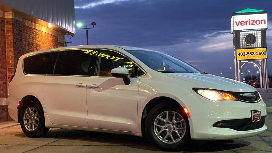 2022  Chrysler Voyager